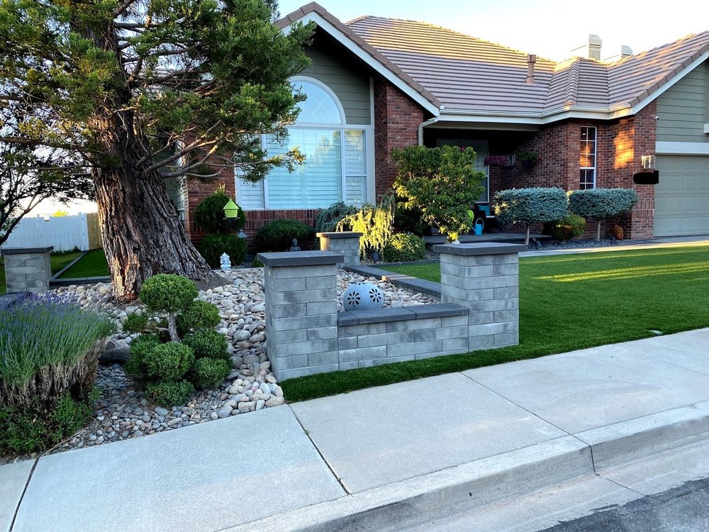 retaining wall in front yard